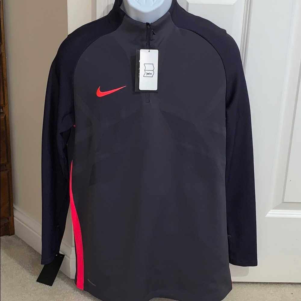 Men’s Nike training pullover 🔥
